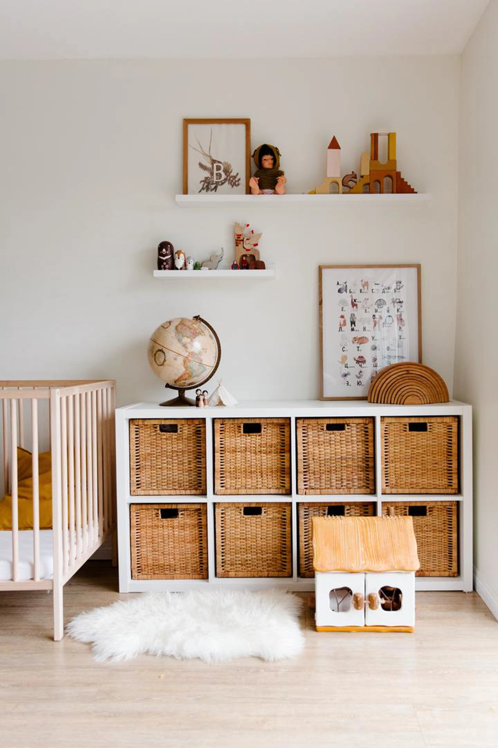 Kids bedroom with rattan basket storage