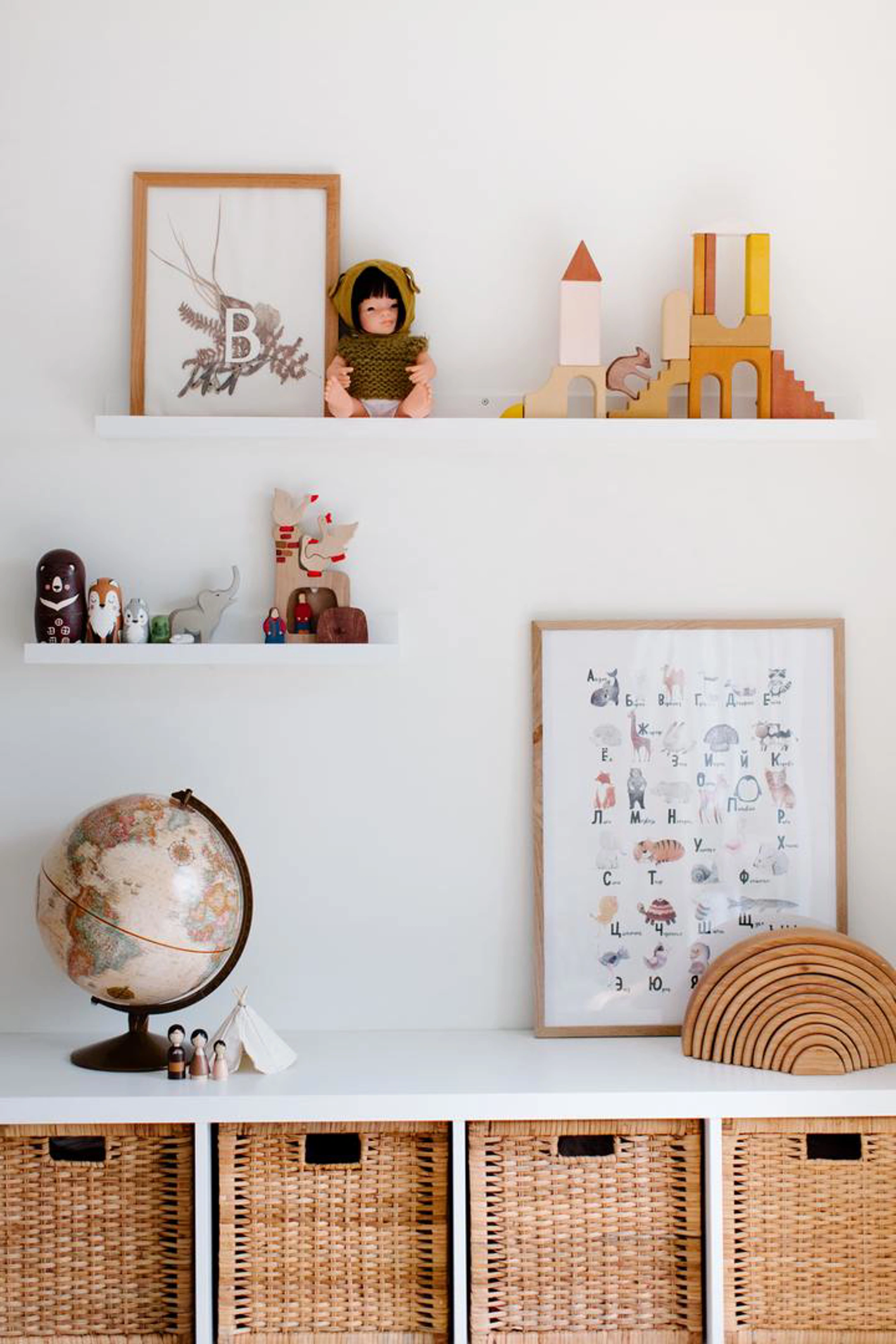 Childrens room decor with rattan baskets and wall shelves