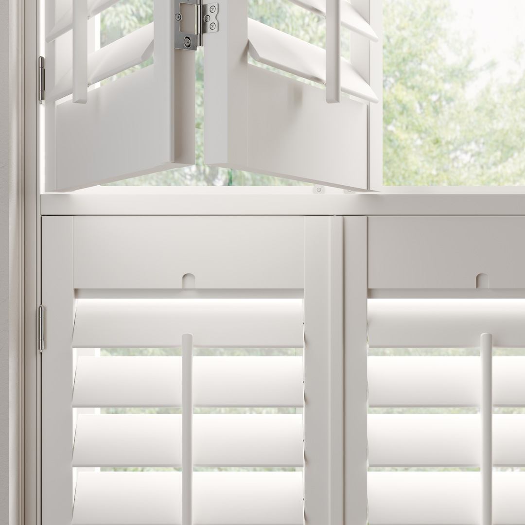 A Traffic White wooden shutter with a central tilt rod and horizontal t-bar 