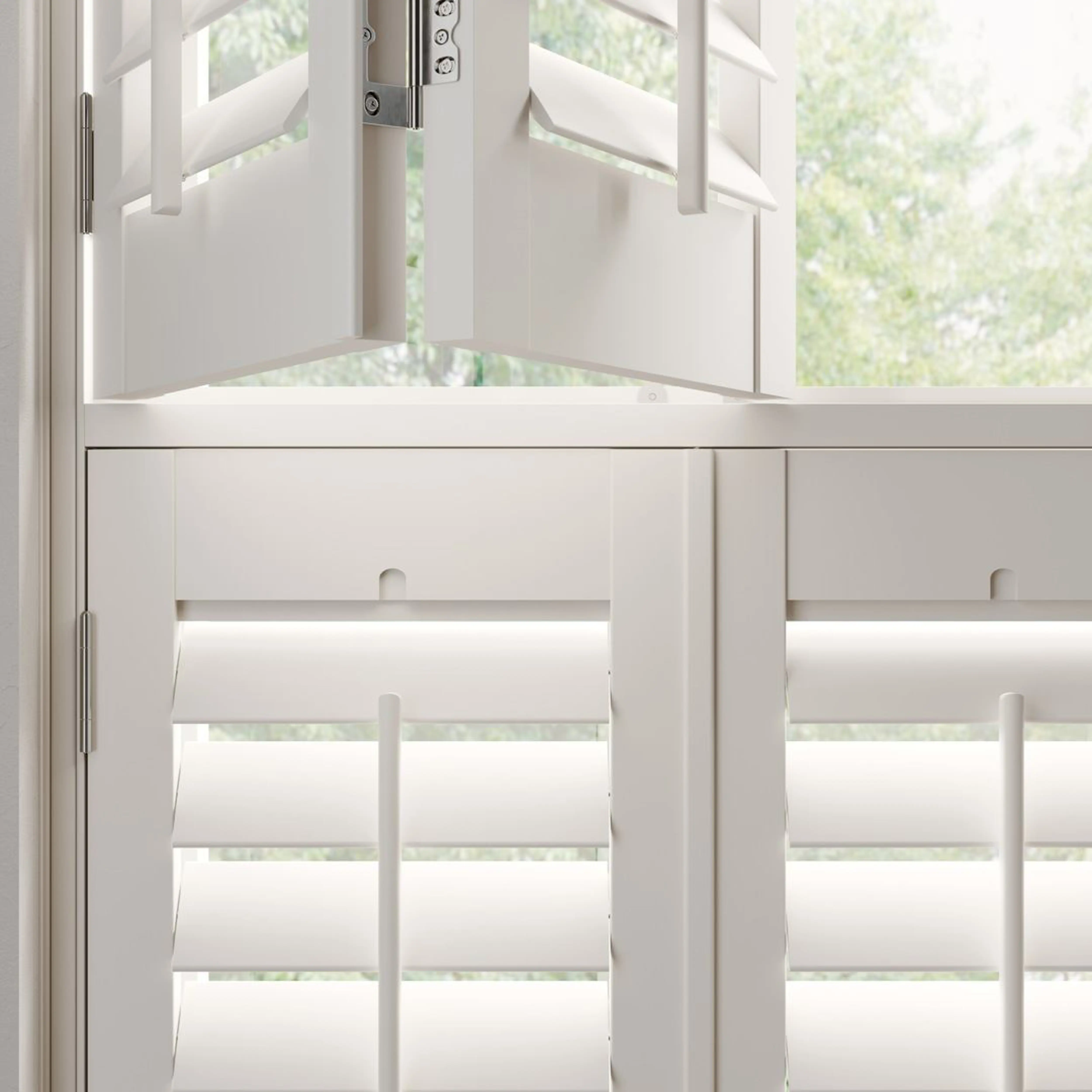 A Silk White faux wood shutter with a central tilt rod and horizontal t-bar 
